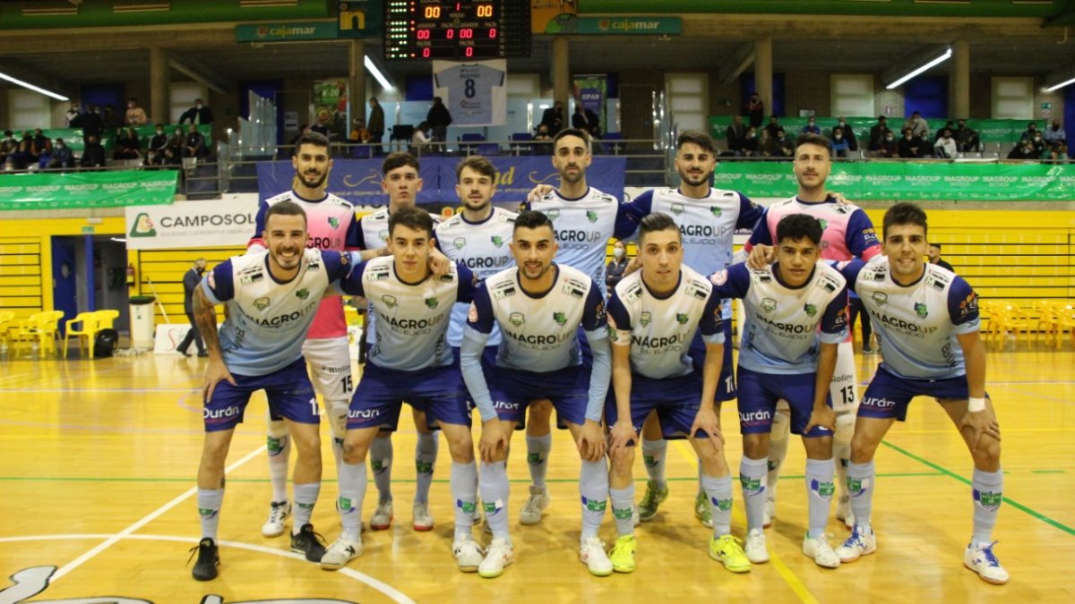 La formación celeste antes del partido.