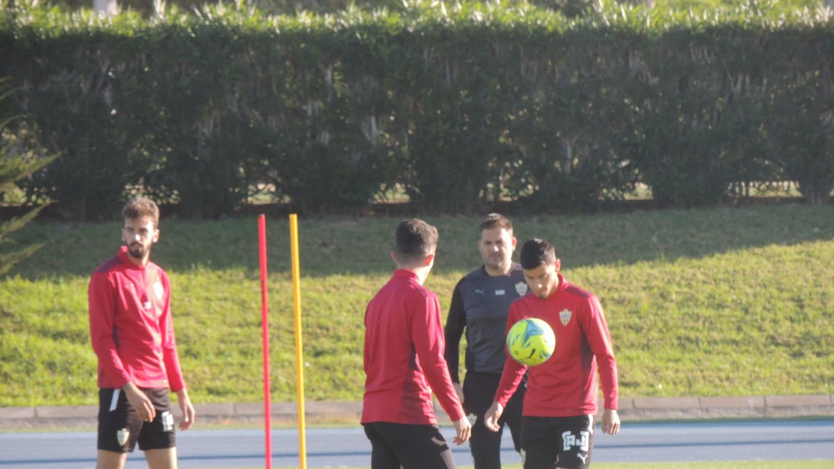 Robertone este lunes en el campo Anexo.