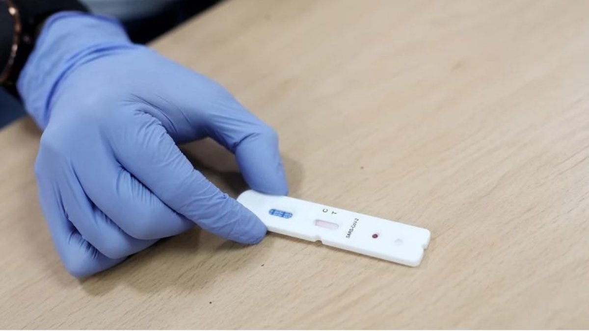 Realización de un test para la detección del Covid-19.