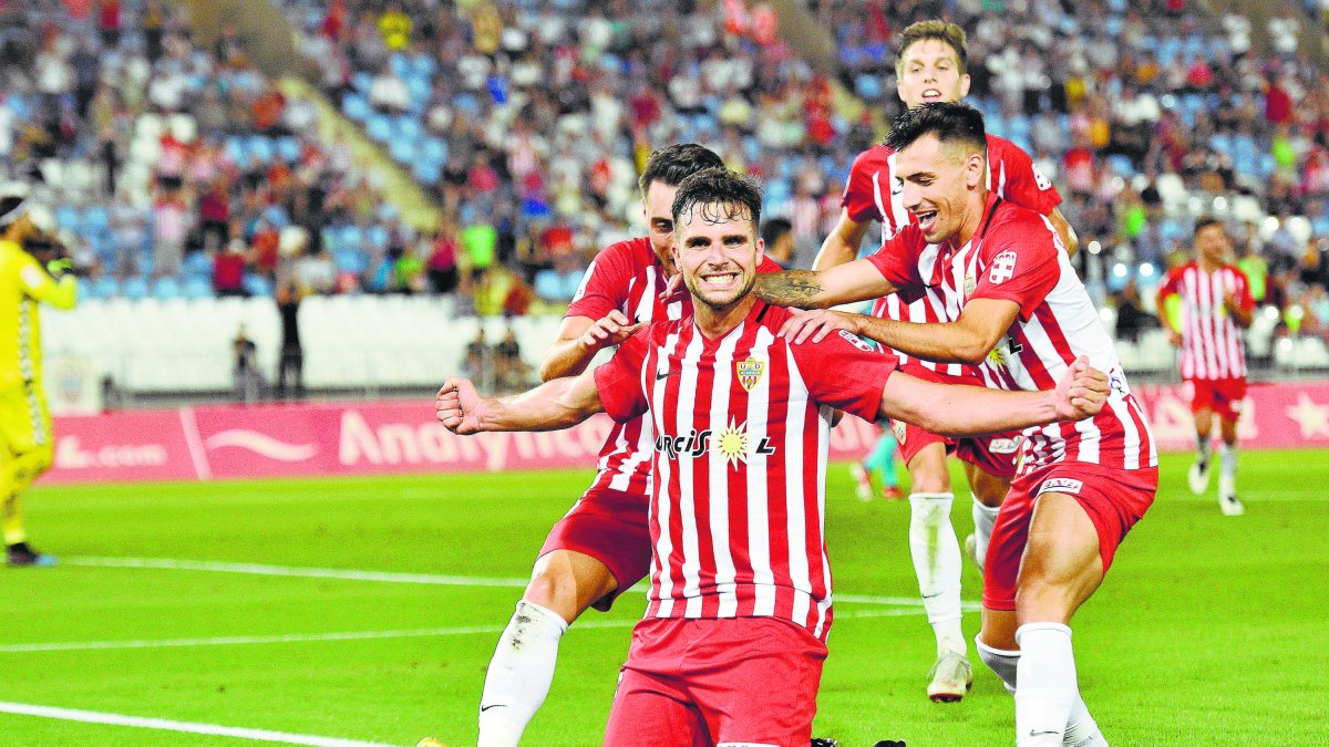 Álvaro Giménez en su último partido con el Almería en 2019.