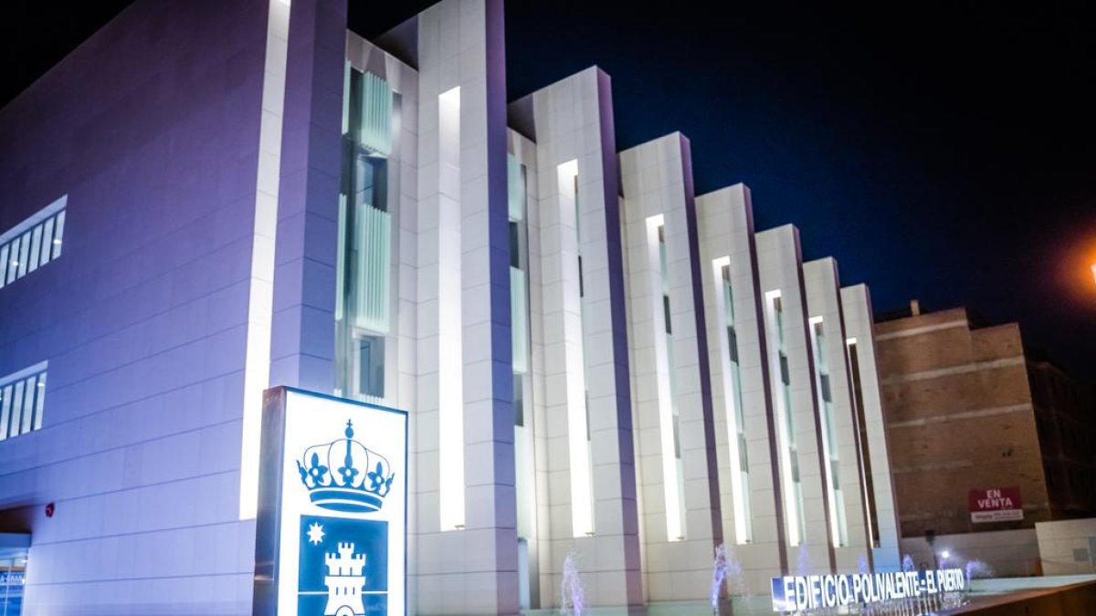 Fachada del Edificio Polivalente de El Puerto de Roquetas.