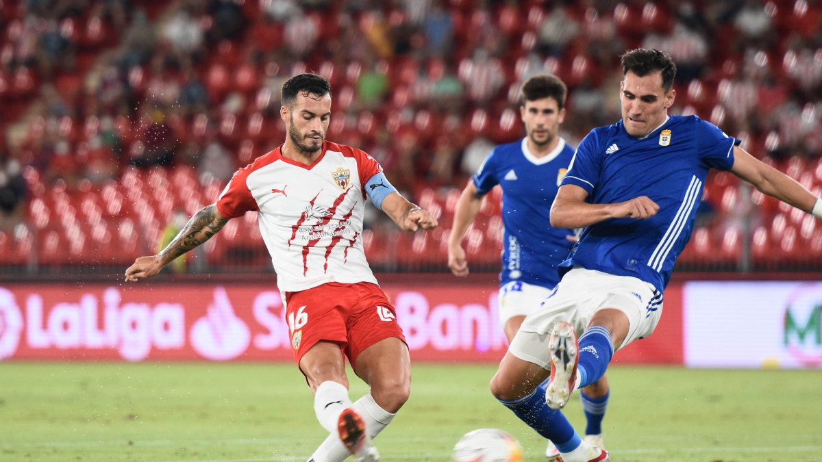 Lazo es uno de los capitanes del Almería.