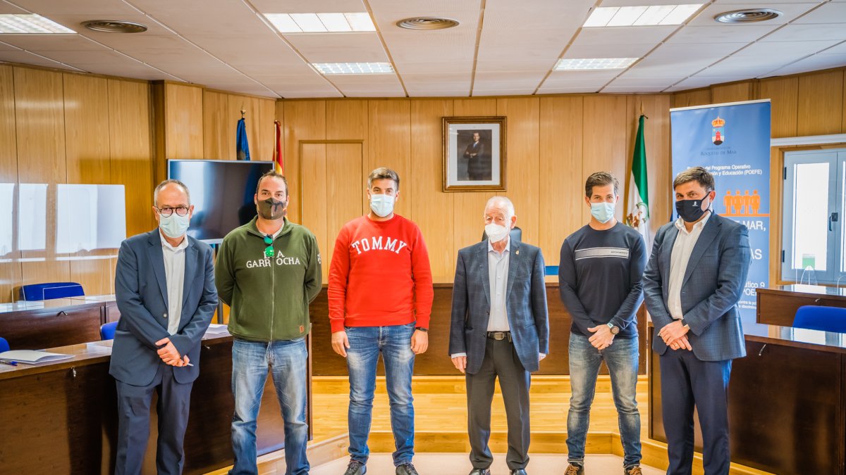 Roquetas de Mar firma convenios con tres empresas para el proyecto AP-POEFE.
