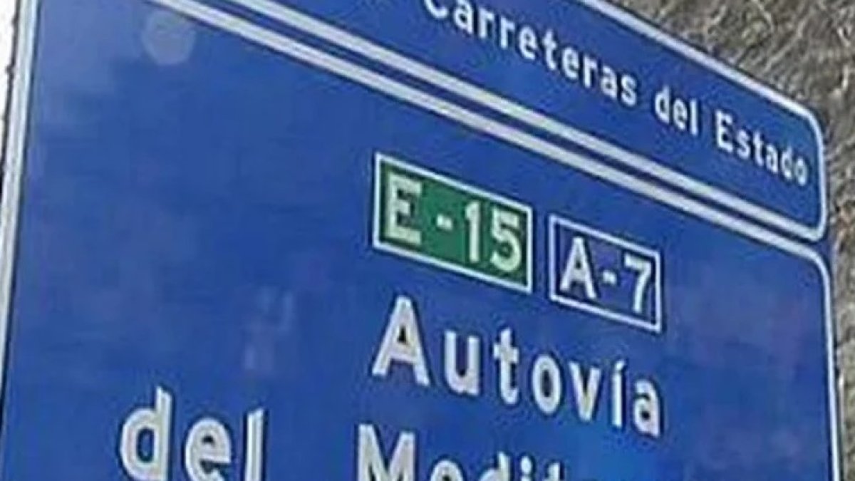 Cartel de la Autovía del Mediterráneo.