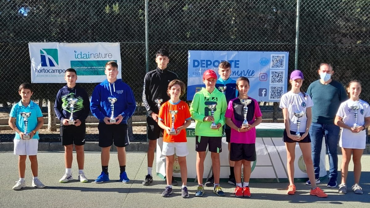 El Club de Tenis Indalo corona a los campeones del II Máster Provincial de Tenis Luis León.