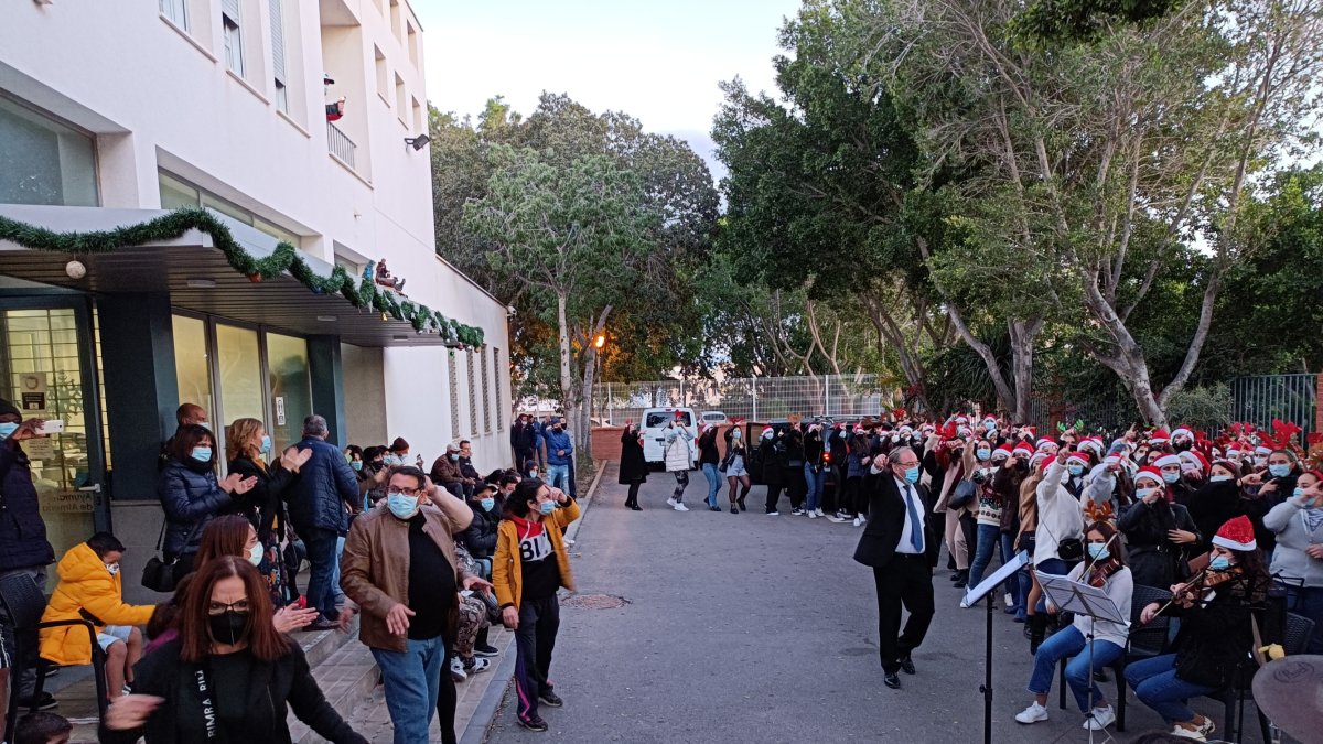 Concierto del Coro y Banda de la UAL en el Centro de Acogida