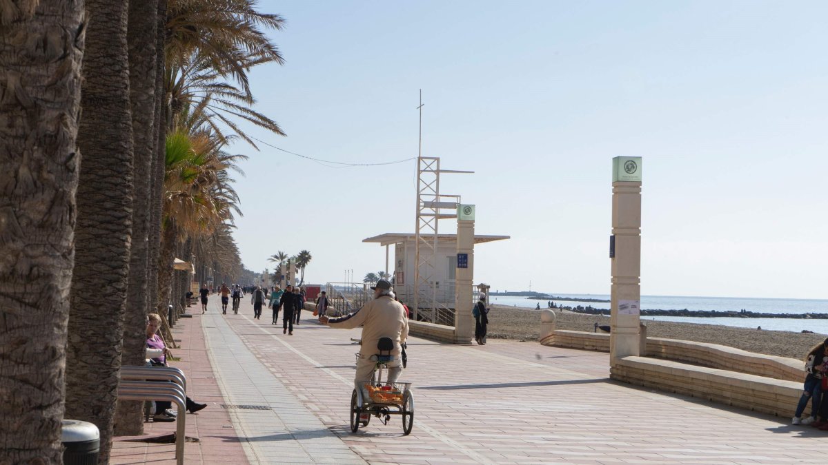 Almería pierde población durante el último año.