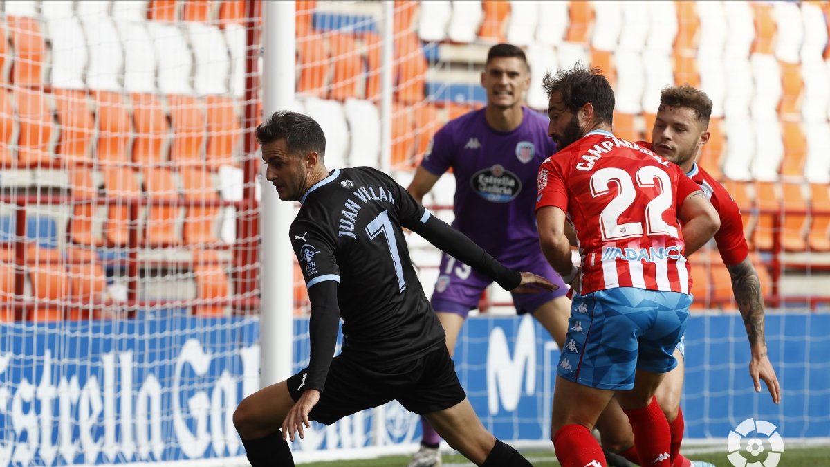 Juan Villar en el partido del pasado campeonato en el Anxo Carro (0-2).