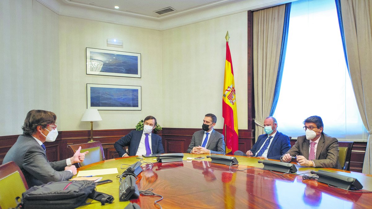 Reunión de parlamentarios con Guillermo González.