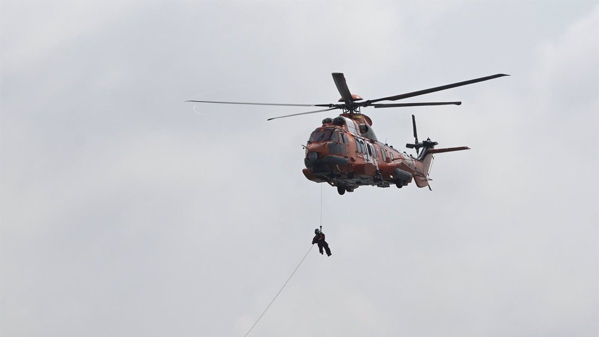 Un helicóptero ha trasladado a los dos heridos hasta el aeropuerto almeriense.