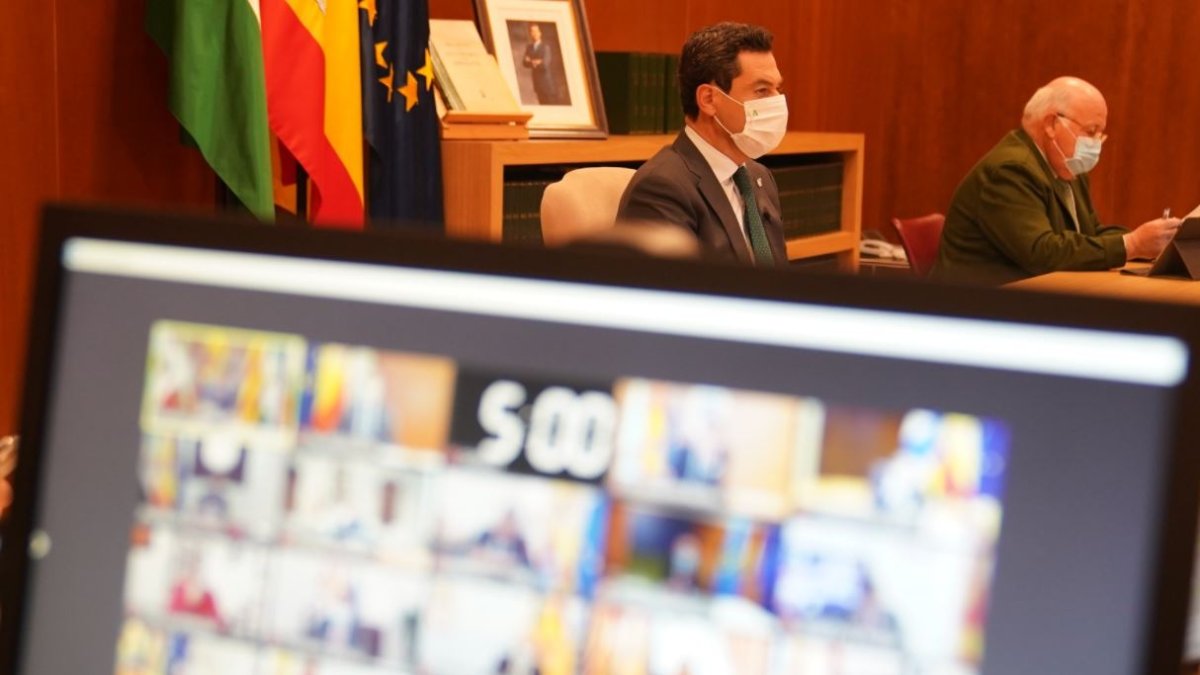 Juanma Moreno y Jesús Aguirre, durante la reunión.