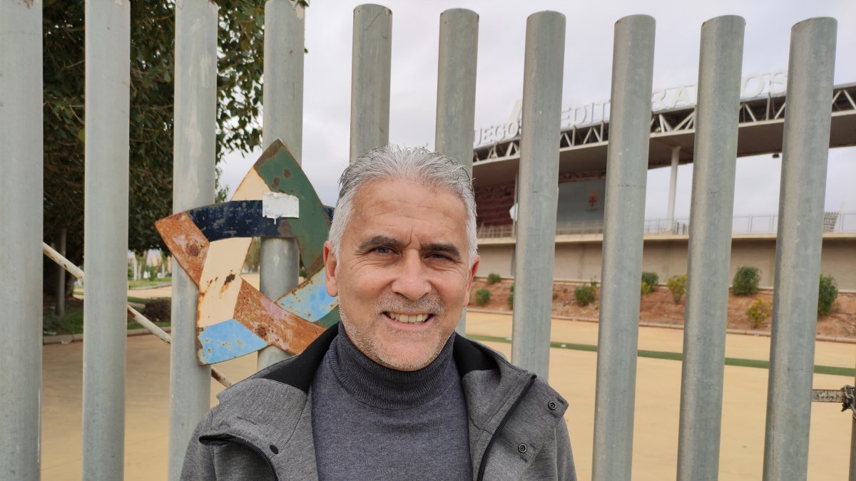 Con LA VOZ y Cadena SER en los exteriores del Estadio Mediterráneo.