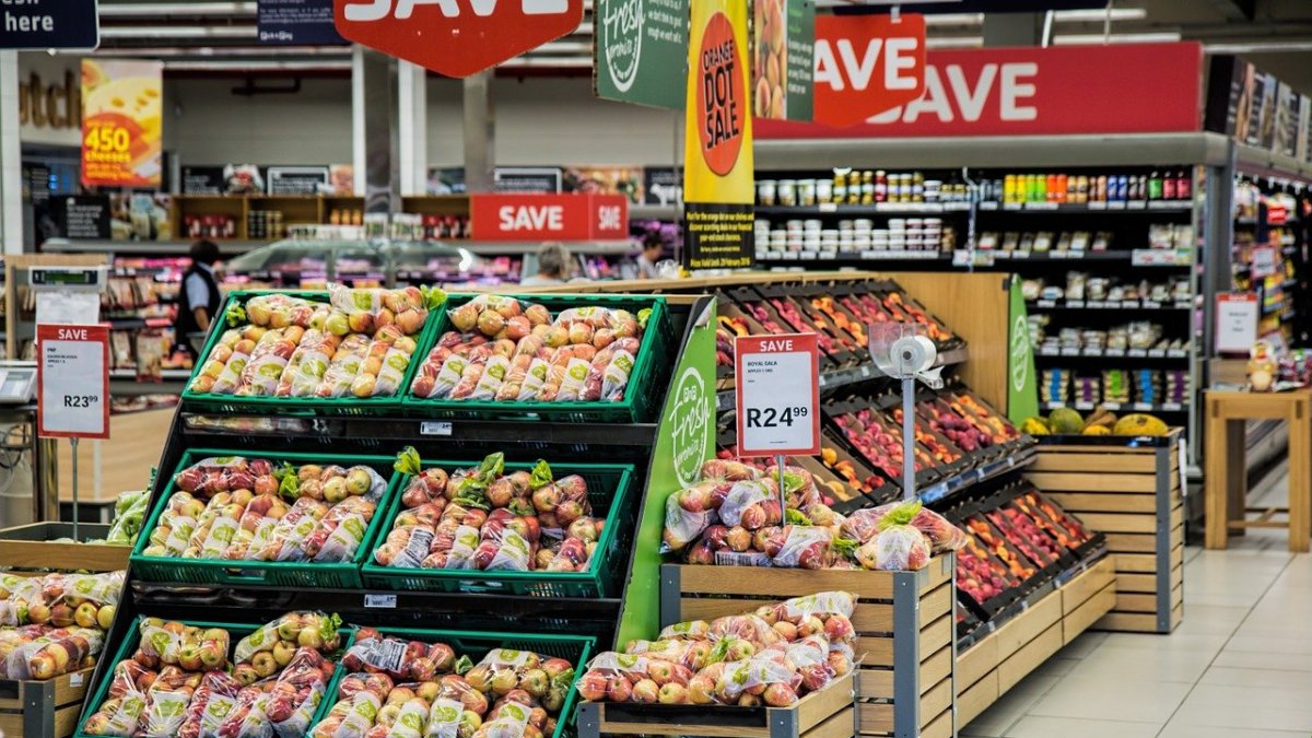 Horarios y qué supermercados abren en Almería durante los festivos de Navidad.