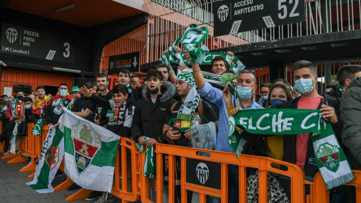Los aficionados del Elche quieren viajar a Almería con motivo de la Copa.