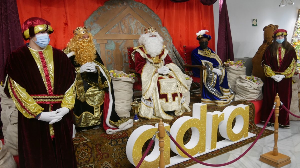 Imagen de la última visita de los Reyes Magos a Adra.