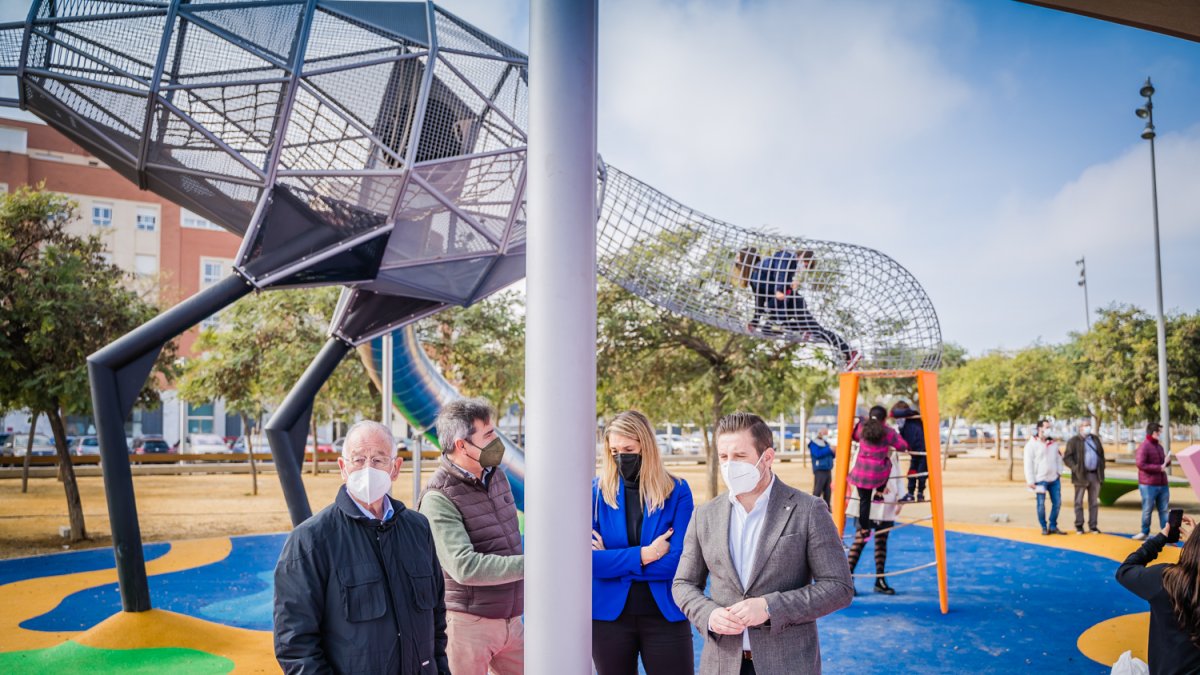 Inauguración de la nueva zona de juegos en Roquetas.