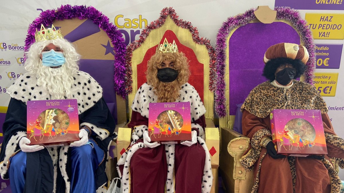 Los Reyes Magos de Oriente visitan Cash Borosa.