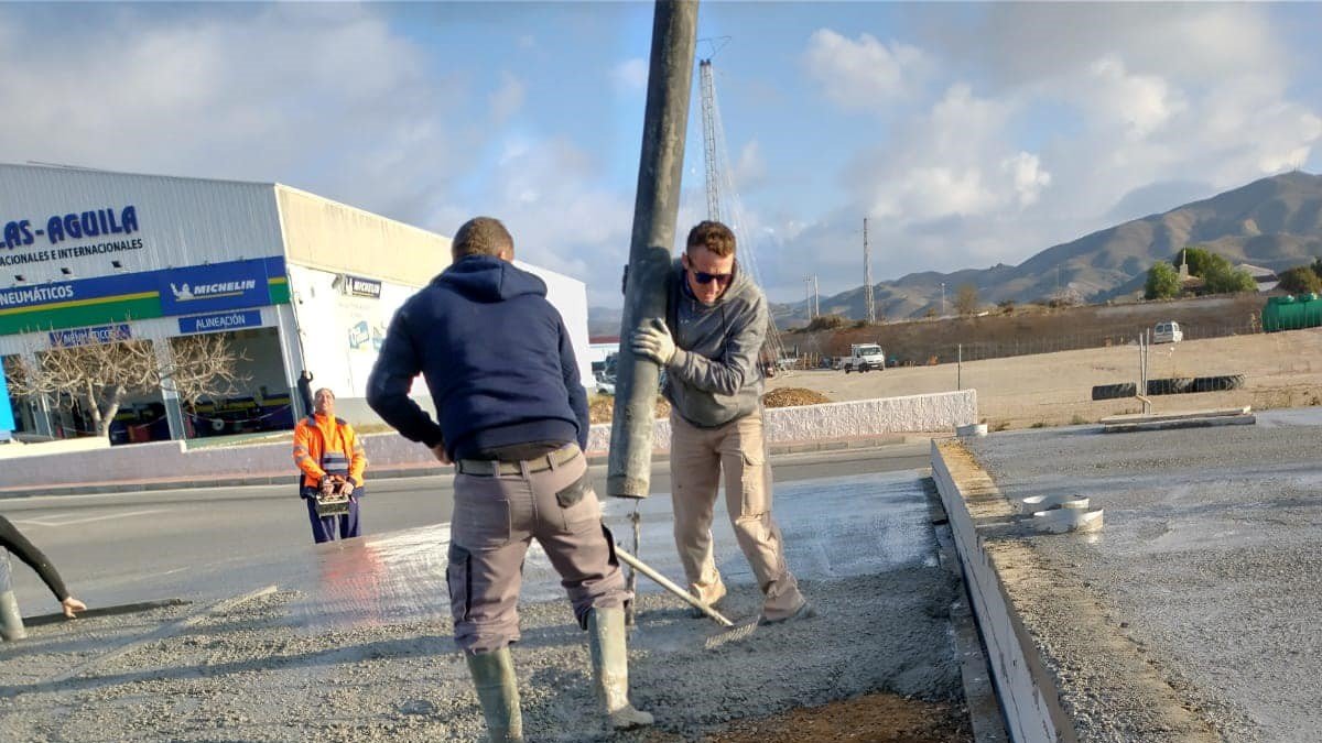 Comienzo de las obras de la rotonda a los transportistas en Albox