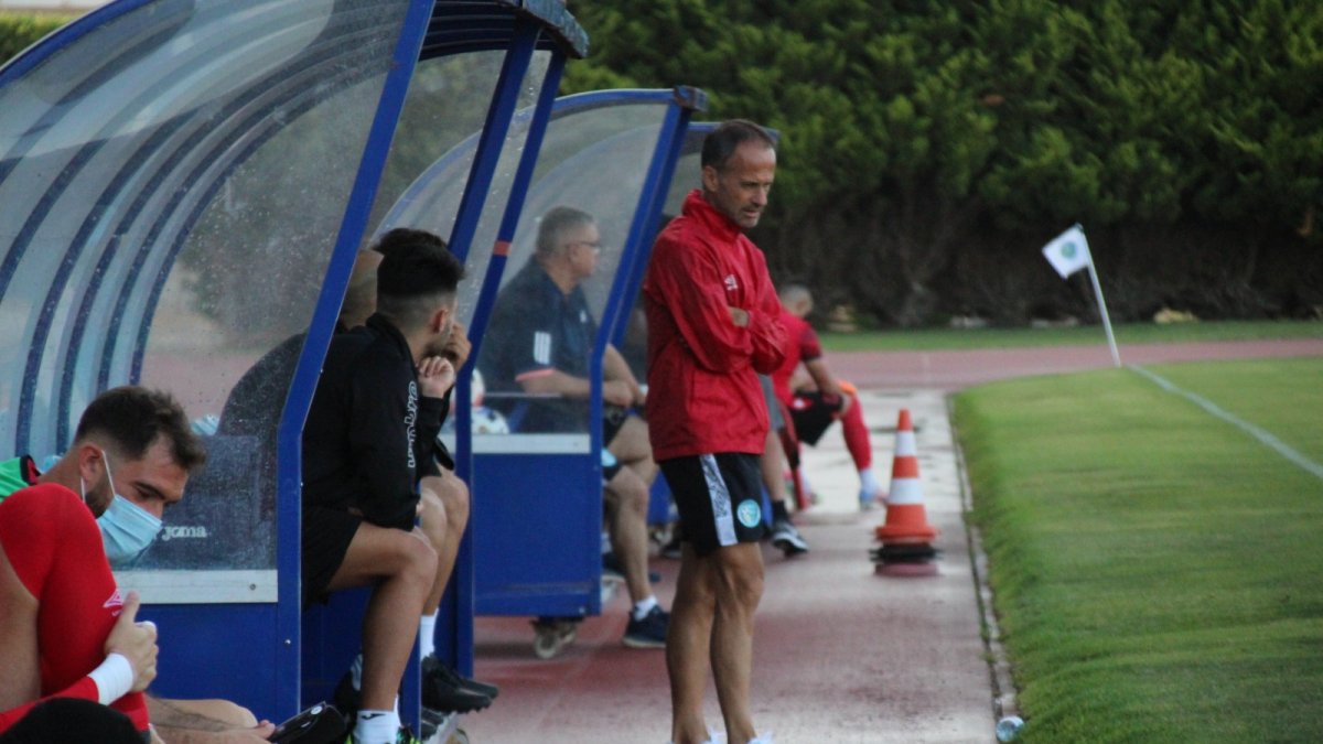 Pensantivo en la banda de Santo Domingo.