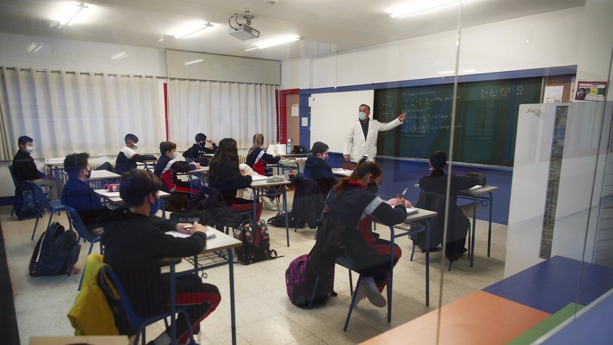 La Junta ofrece a las familias una guía sobre cómo actuar si los hijos se contagian en centros educativos.