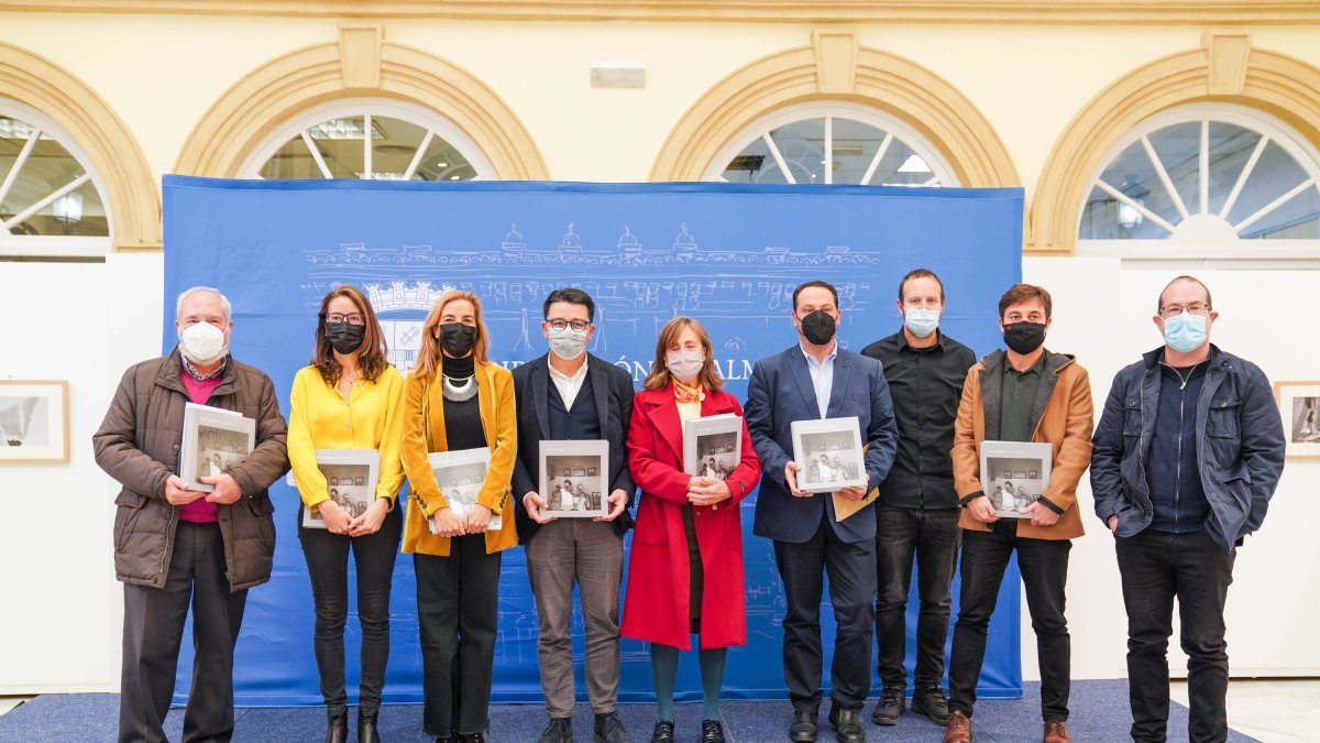 Presentación de la exposición con imágenes inéditas de La Chanca según Pérez Siquier.