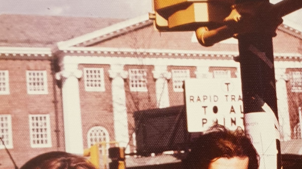 Con mi esposa, Ana Westley, en Harvard Square en 1976-1977.
