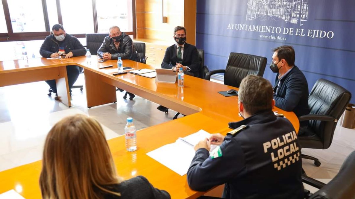 Reunión en El Ejido.