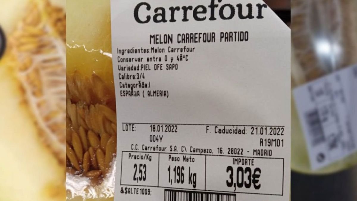 Melón supuestamente almeriense con la falsa etiqueta.