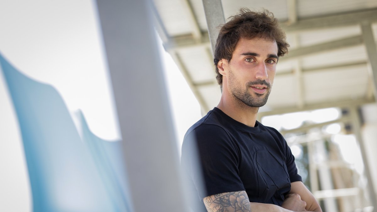 Íñigo Eguaras refuerza el centro del campo del Almería hasta 2024.