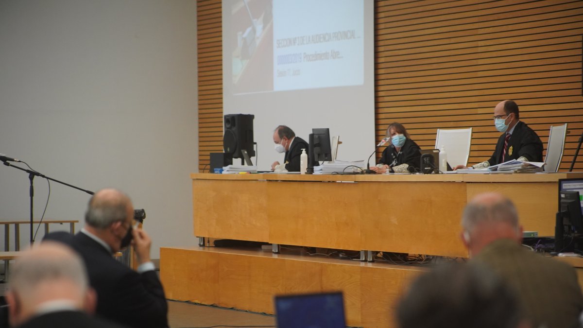 Tribunal del Caso Poniente, con Encisa en la primera fila de acusados