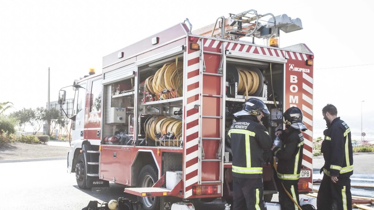 Los bomberos apagaron las llamas.