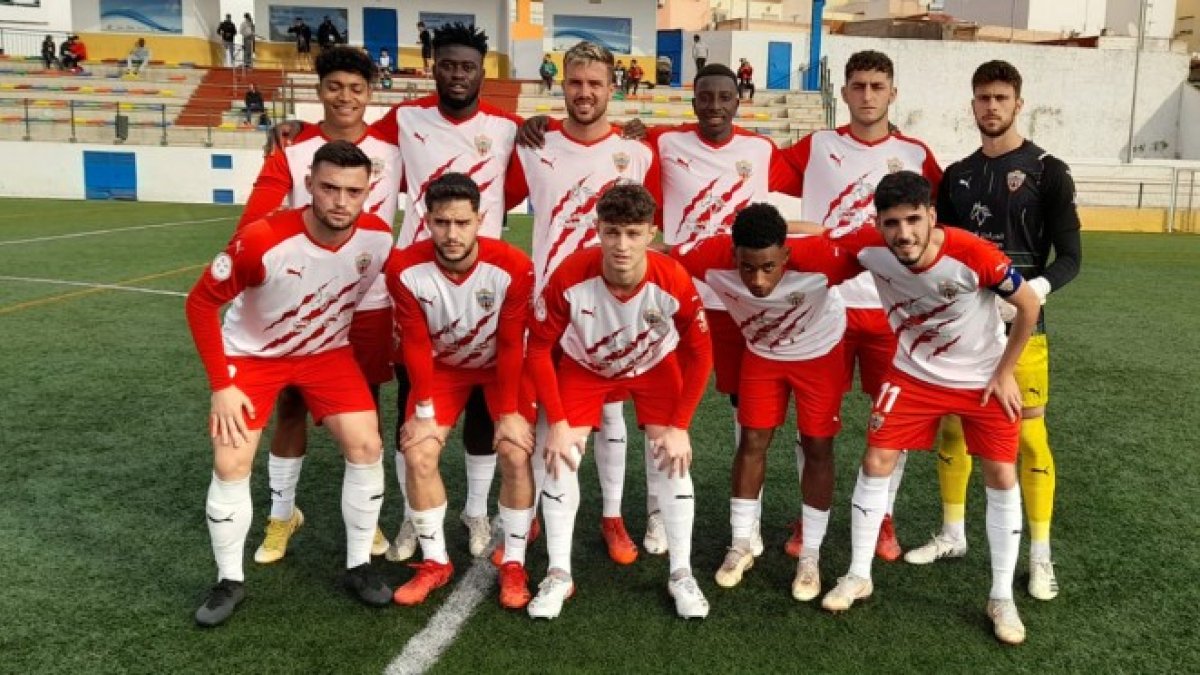 Los canteranos del Almería en el campo de La Espiguera.