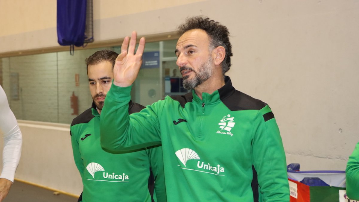 Lo que le quedaba a Manolo Berenguel en el voleibol.