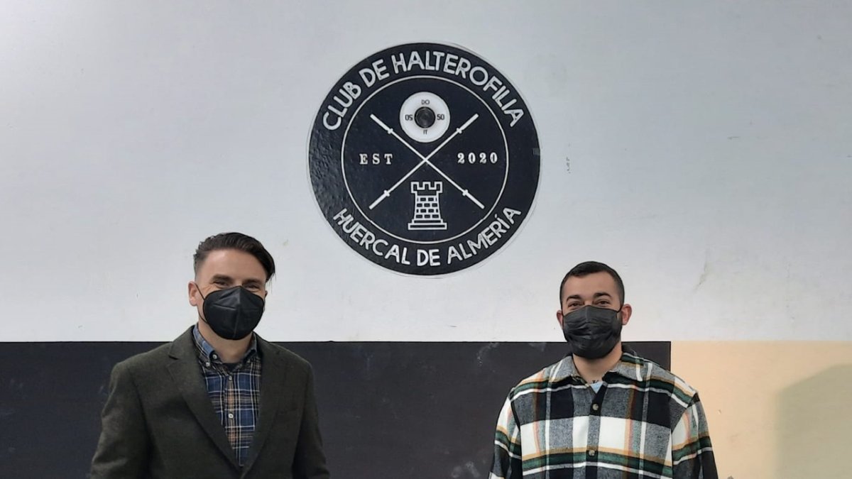 El Club Halterofilia de Huércal de Almería, con el evento.