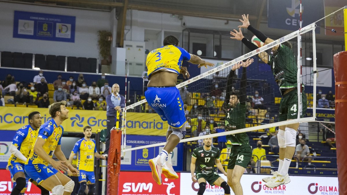 Guaguas y Unicaja Costa de Almería ofrecieron un gran partido.