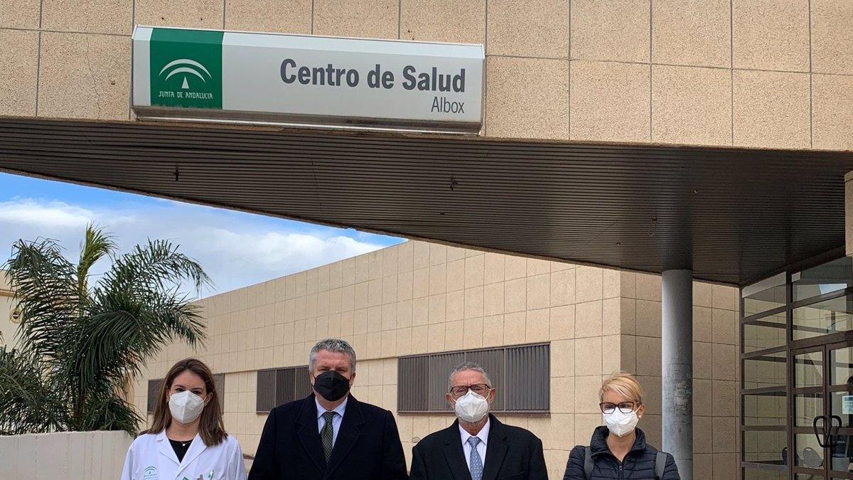 Visita del delegado de Salud, segundo por la derecha, a Albox.