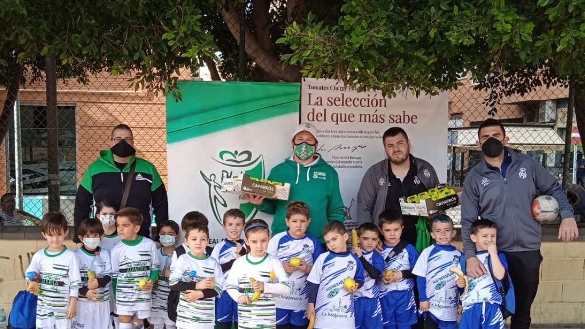 El Club Natación con La Mojonera en el desayuno saludable.