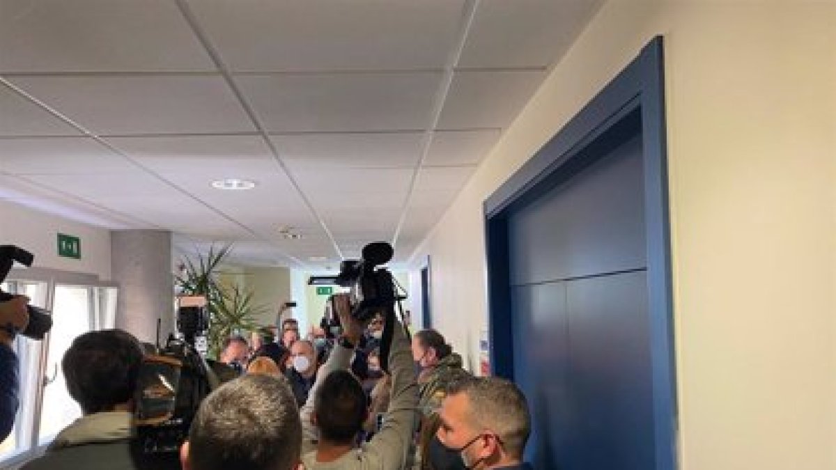 Los ganaderos han irrumpido por la fuerza en el pleno.