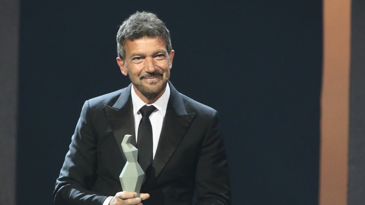 Antonio Banderas, con su Premio Carmen de Honor.
