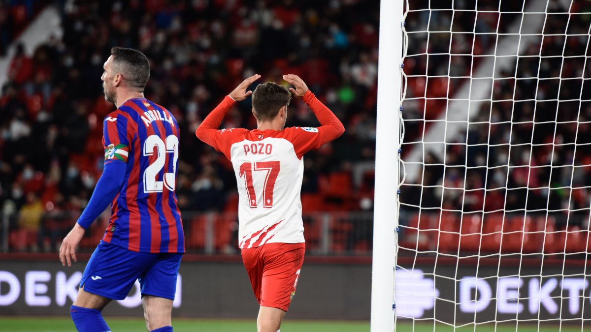 Un mes especialmente negativo para los intereses del Almería.