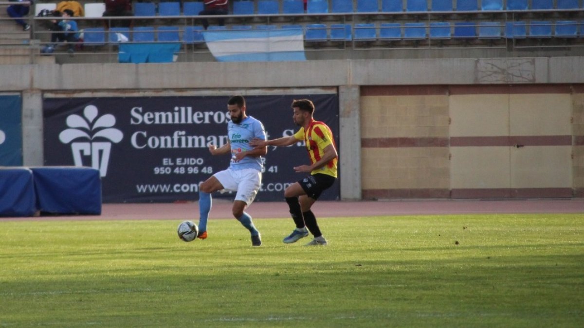 Mikel Fernández en un partido de los celestes en Santo Domingo.