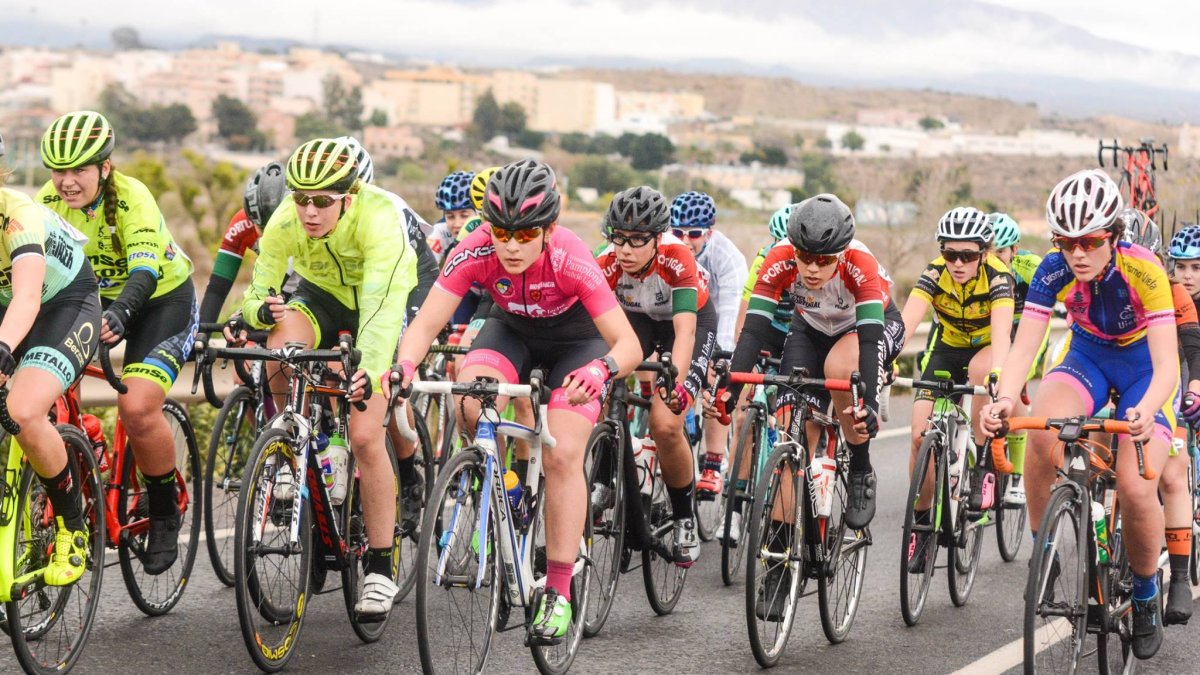 El pelotón femenino recorrerá diferentes municipios de la provincia.