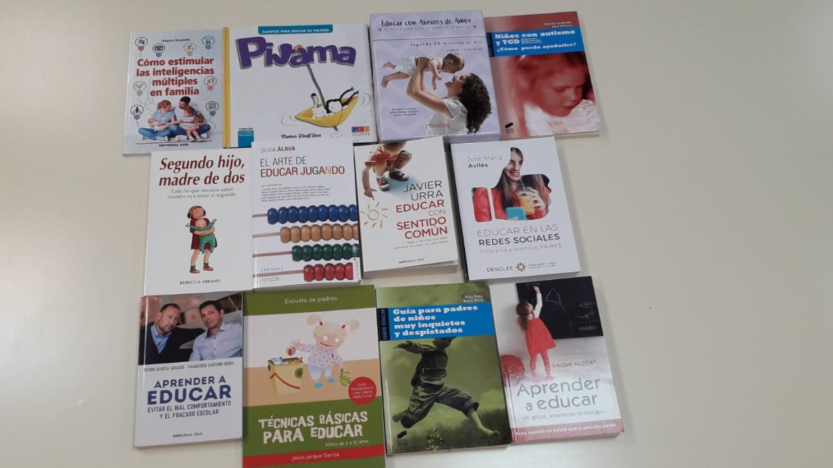 Algunos de los ejemplares disponibles para préstamos en la Biblioteca Municipal de Pulpí