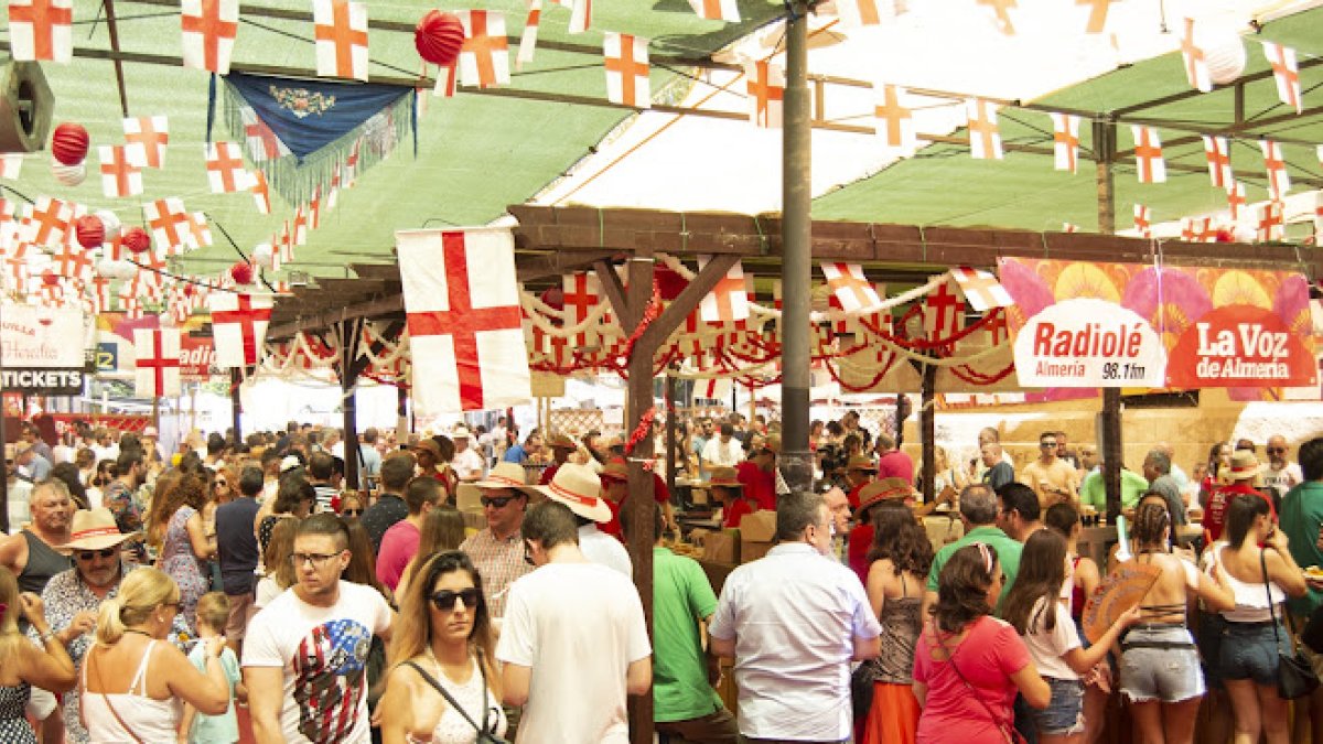 La Feria de Almería podría abrir la participación a las hermandades.