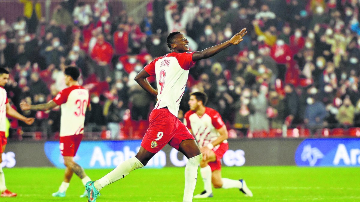 La felicidad de Umar Sadiq se transmite a toda la familia rojiblanca.