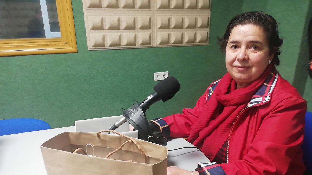 María Villacreces en la radio abderitana.