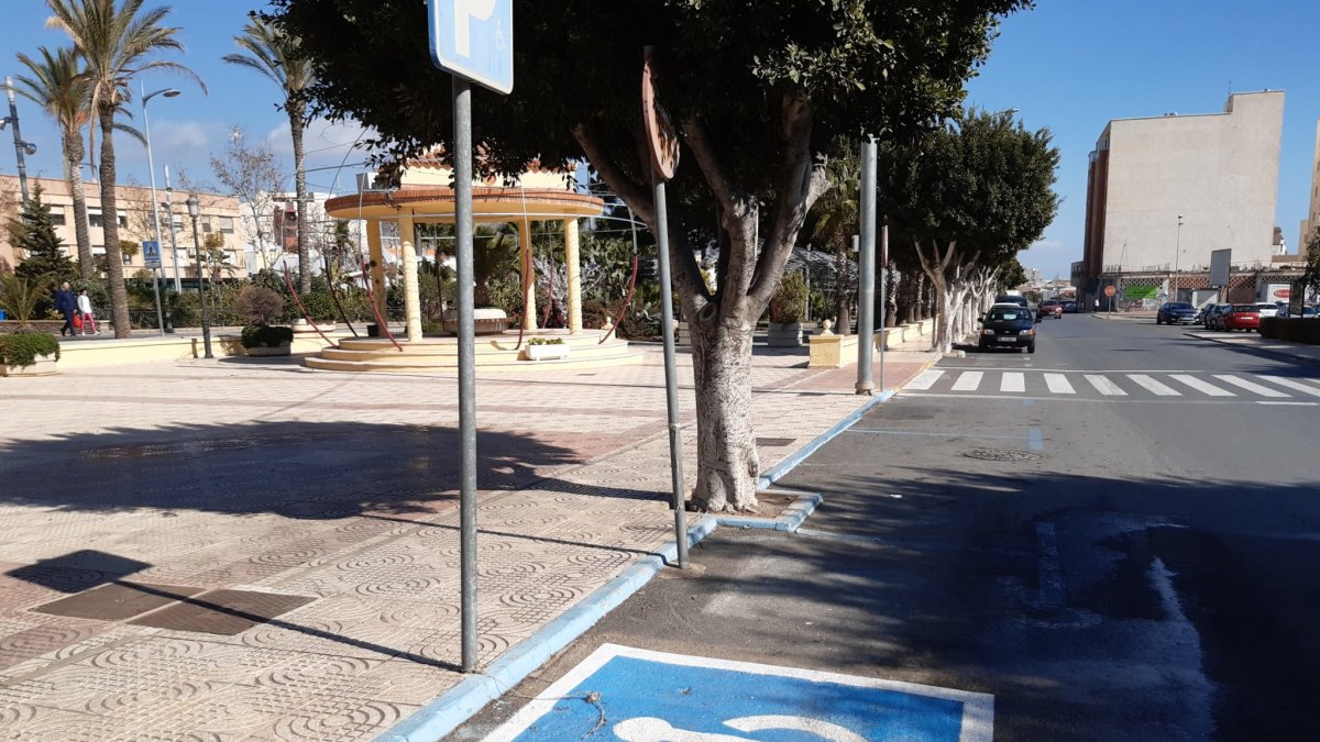 Imagen de una de las zonas reservadas en el Bulevar de Vícar.