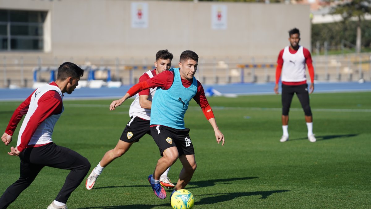 Francisco Portillo en el entrenamiento del equipo en el Anexo.