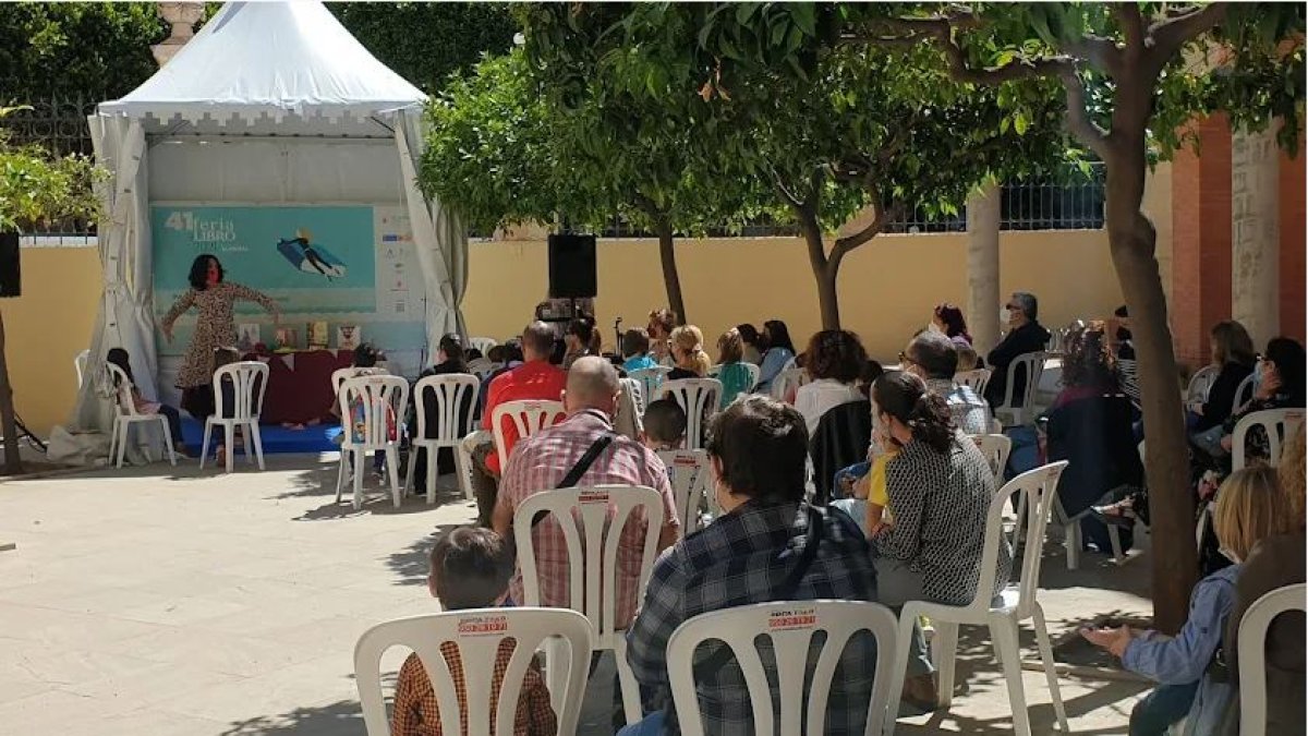 Cuentacuentos realizado en el patio de la Delegación del Gobierno de la Junta