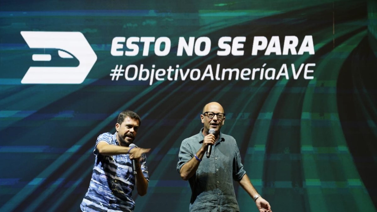 Humoristas en un acto del AVE en septiembre de 2021.
